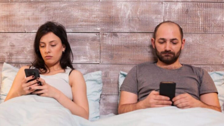 16 Hidden Tolls of Doomscrolling on Your Well-Being and Relationships