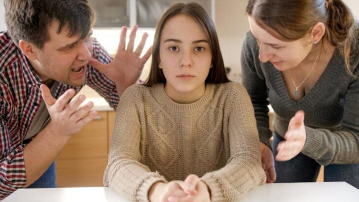 16 Signs Your Parents Destroyed Your Self-Worth