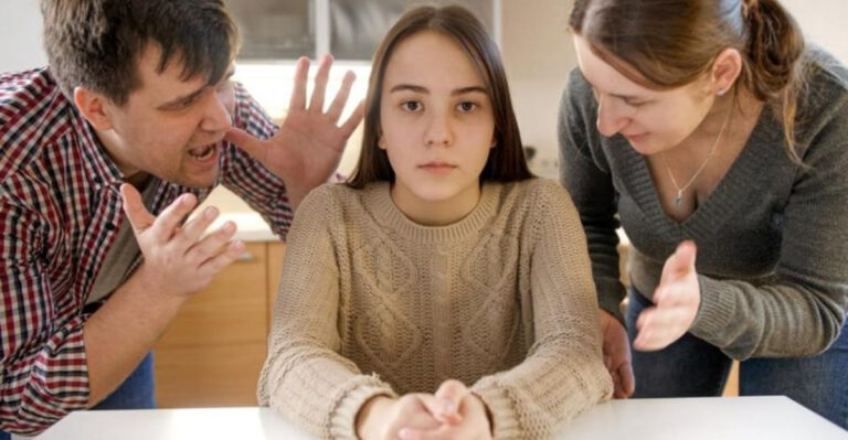 16 Signs Your Parents Destroyed Your Self-Worth