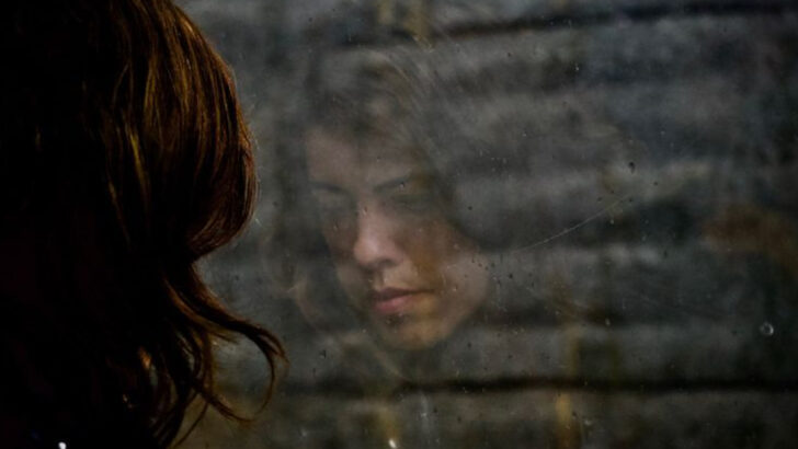 16 Subtle Ways Narcissistic Parents Control Their Adult Children