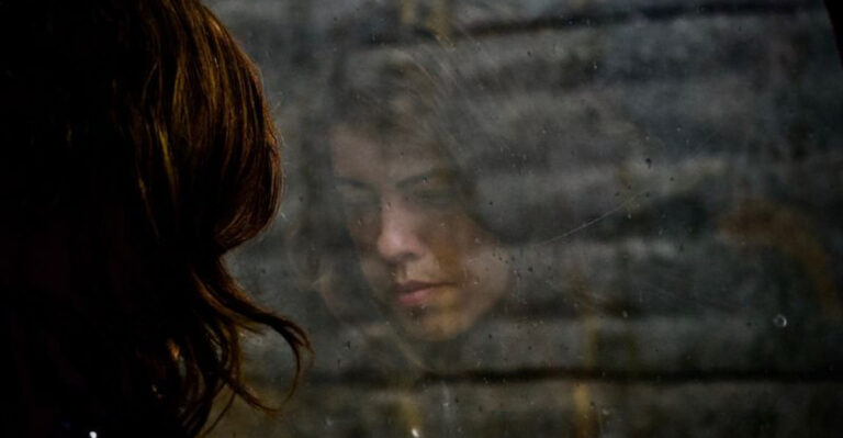 16 Subtle Ways Narcissistic Parents Control Their Adult Children