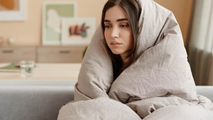 17 Subtle Warning Signs Someone Is In Survival Mode, According To Research