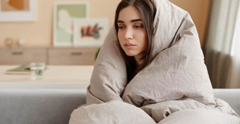 17 Subtle Warning Signs Someone Is In Survival Mode, According To Research
