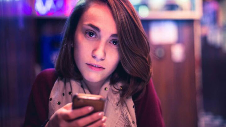 17 Things We All Quietly Pretend Are Normal Now, Even Though They’re Absolutely Not