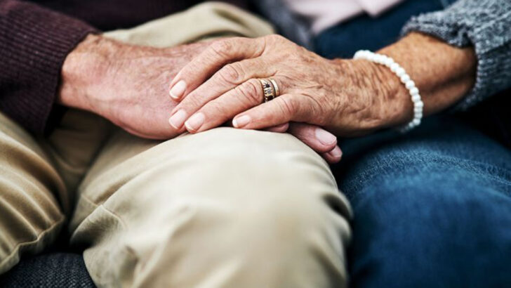 17 Traits Of A Woman Falling In Love After 40