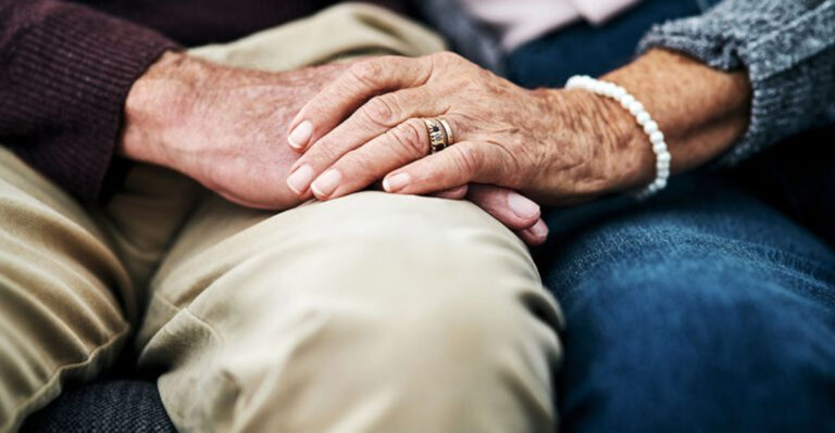 17 Traits Of A Woman Falling In Love After 40