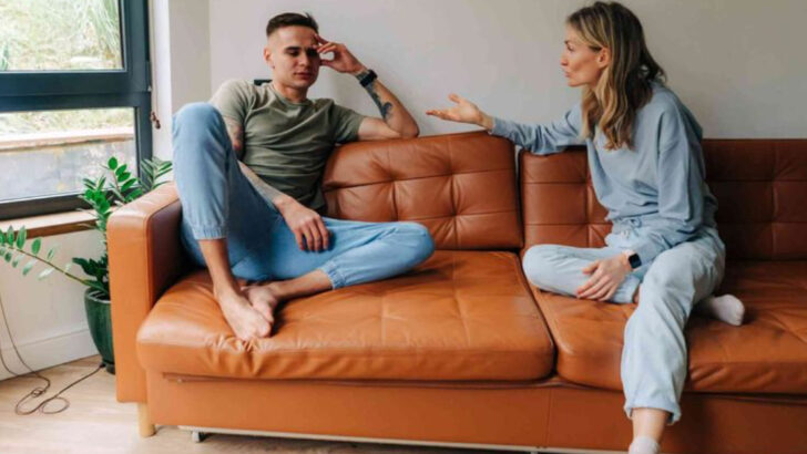 17 Tricks Narcissists Use to Turn You Against Your Friends