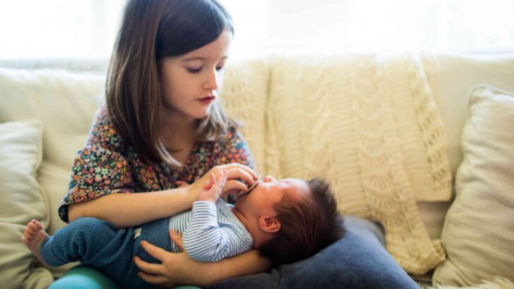 17 Ways Being The Eldest Child Shaped Your Personality—Whether You Liked It Or Not