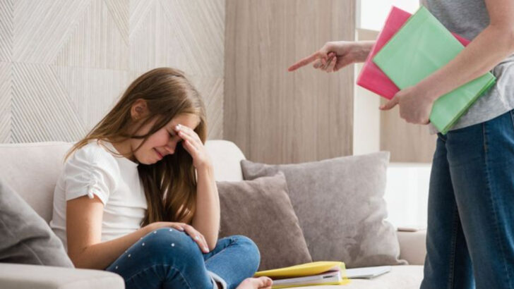 18 Phrases Toxic Parents Use When They Want To Stay In Control