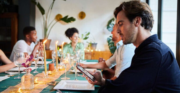 18 Signs That Show You Are An Introverted Extrovert