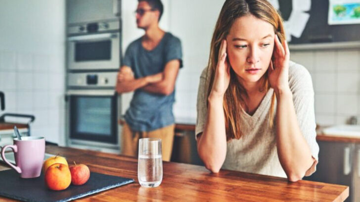 18 Signs the Person You Love Doesn’t Love You Back