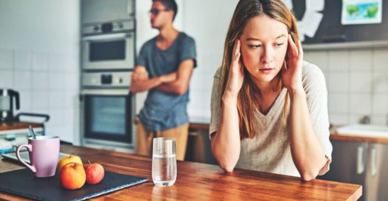 18 Signs the Person You Love Doesn’t Love You Back