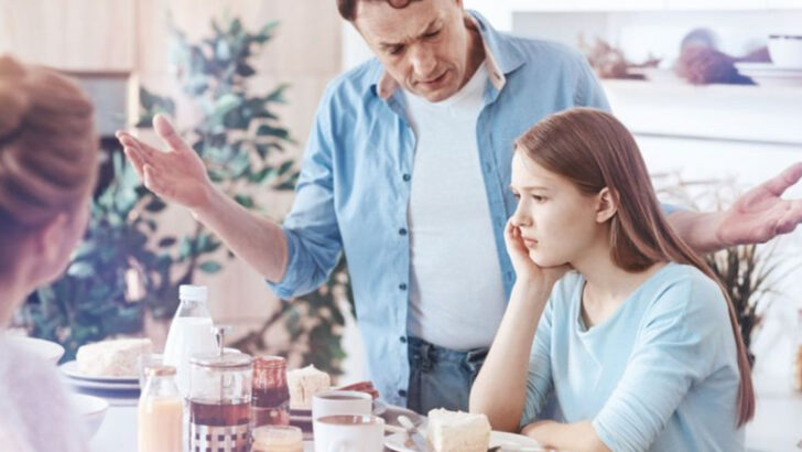 18 Toxic Family Habits You Should Stop Calling ‘Normal’