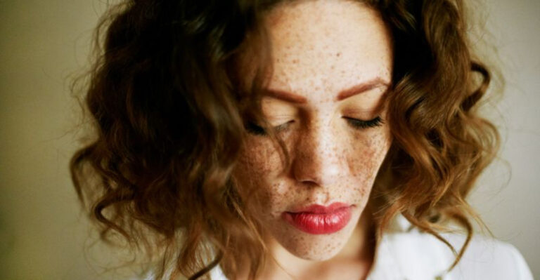 18 Traits of Women Who Put Up with Abuse And Why It’s So Much More Complex Than People Think