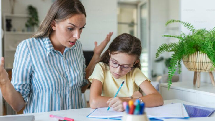 19 Signs You Were Raised By A Mom Who Secretly Didn’t Like Being A Mom