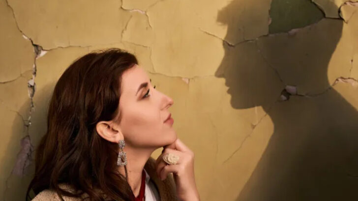 20 Reasons You Still Think About Your Ex, Even When You’re Happy Now