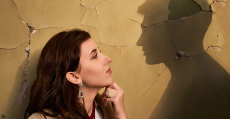 20 Reasons You Still Think About Your Ex, Even When You’re Happy Now