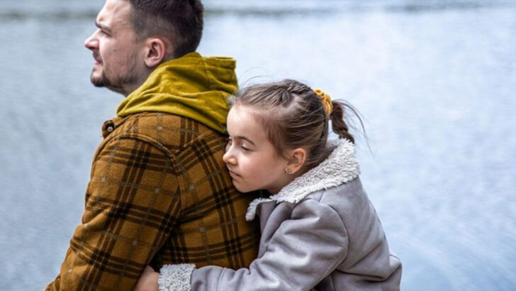 20 Things Women Who Grew Up With Emotionally Distant Dads Still Struggle With