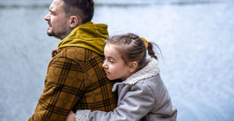 20 Things Women Who Grew Up With Emotionally Distant Dads Still Struggle With
