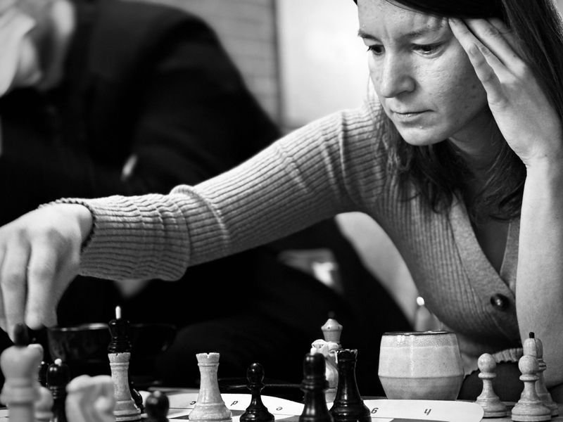 Pause, Then Play: Responding Like a Chess Master