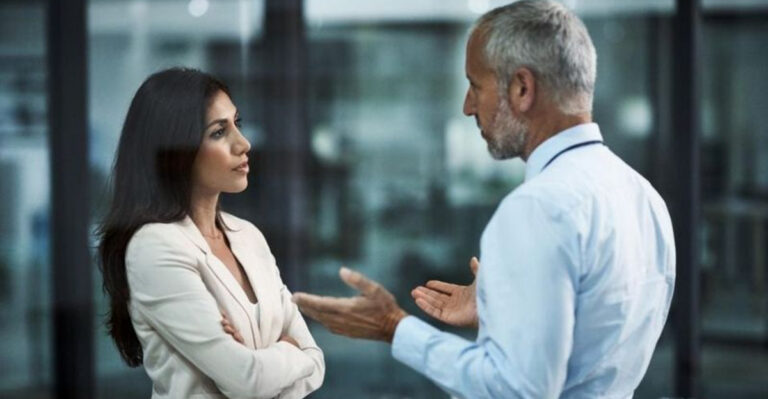 Don’t Be Shy! 15 Easy Ways To Master Small Talk (Even If You’re An Introvert)
