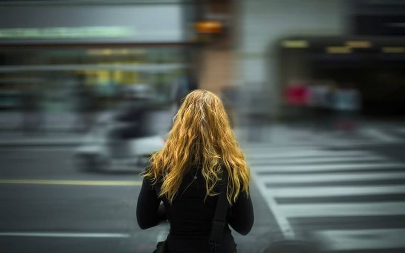 Associating independence with safety—and connection with danger