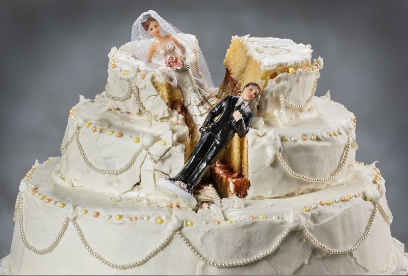 Cake Cutting Ceremonies (Aww... But Also Snooze)