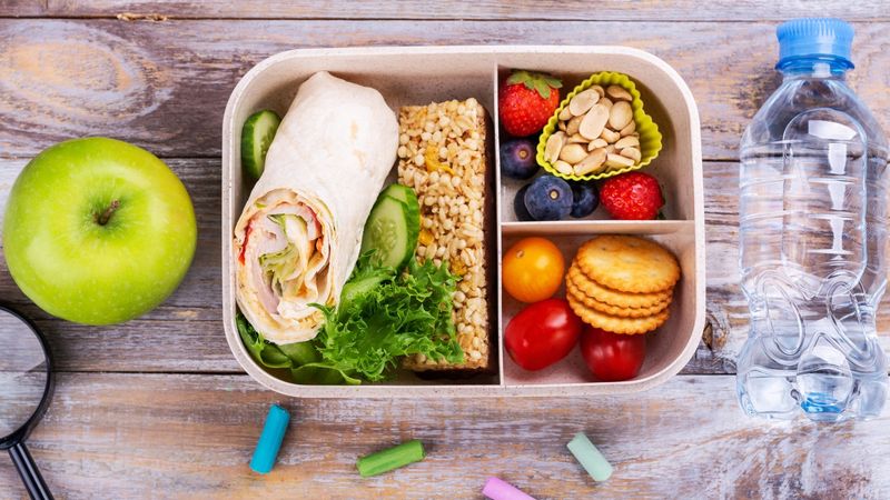 Customized Lunches Packed With Organic Snacks