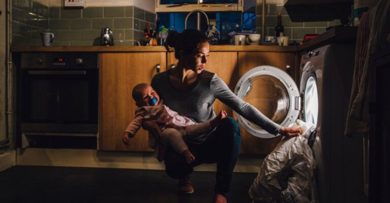 Parenting Perfection: 16 Reasons Chasing The “Right” Way Is Actually Holding You Back