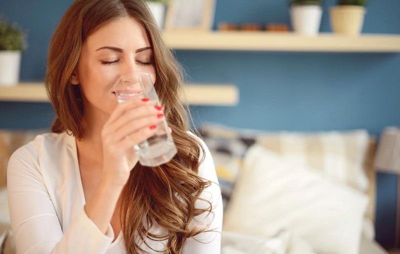 Drinking water before caffeine