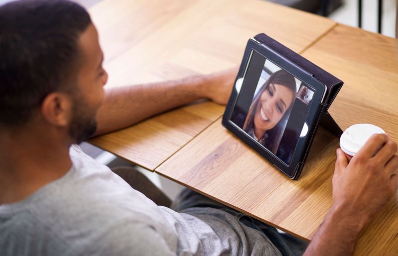 The Long-Distance Love Across Time Zones
