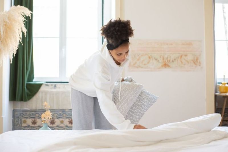 You Can Fold a Fitted Sheet—And Judge People Who Can’t
