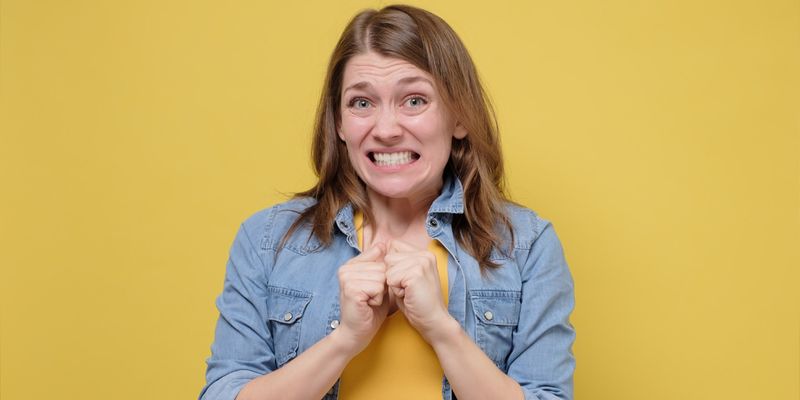 You’re surrounded by chronic over-apologizers