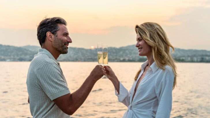 15 Things Couples Deeply In Love Do All The Time That Keep The Spark Alive