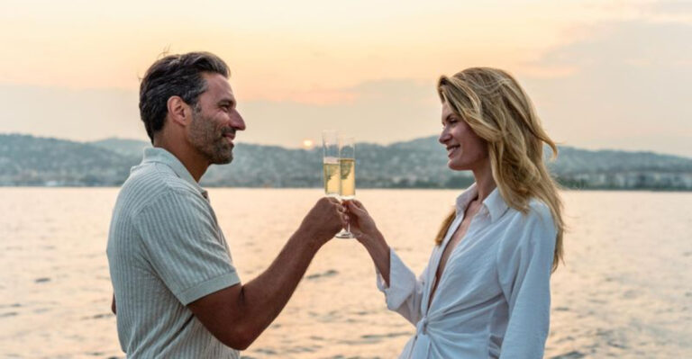 15 Things Couples Deeply In Love Do All The Time That Keep The Spark Alive