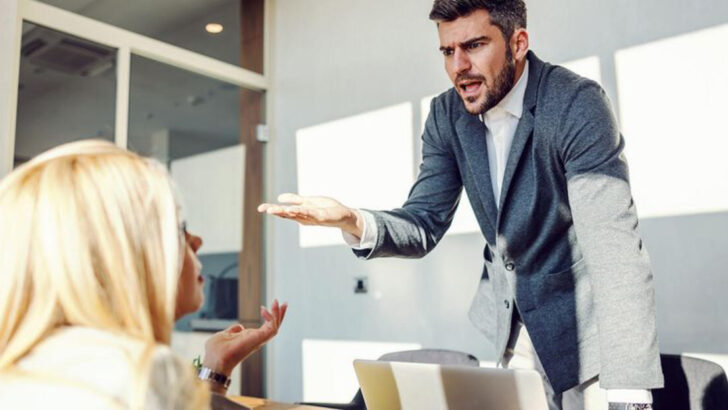 16 Signs You’re Dealing With A Fool Who Knows Absolutely Nothing