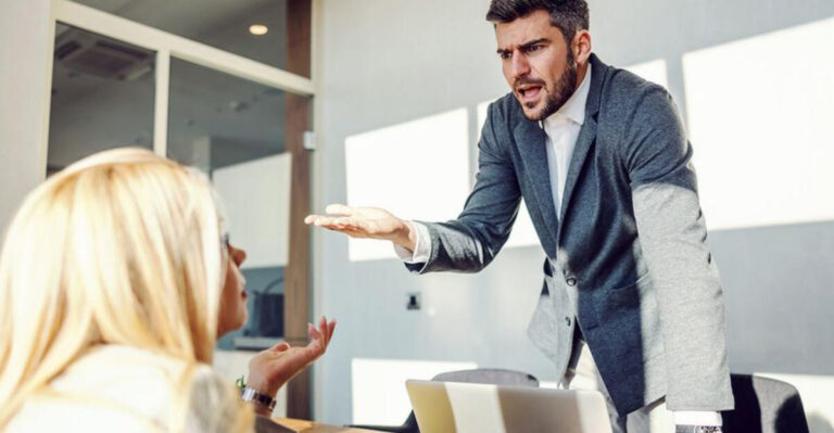 16 Signs You’re Dealing With A Fool Who Knows Absolutely Nothing