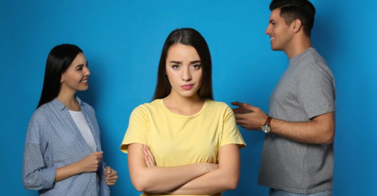 17 Signs Of A Communal Narcissist Who Tricks Everyone Except The People Closest To Them