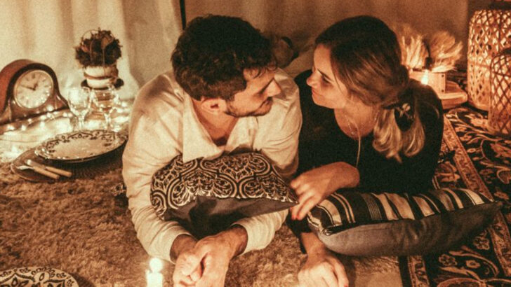 17 Things Every Married Couple Did In The ’60s That Modern Therapists Now Recommend