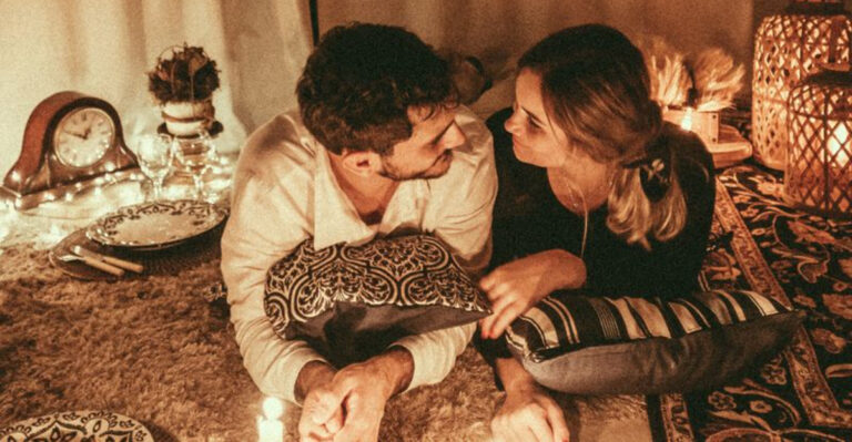 17 Things Every Married Couple Did In The ’60s That Modern Therapists Now Recommend