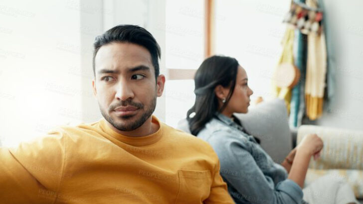 18 Signs He No Longer Loves You And Wants To Leave Your Life