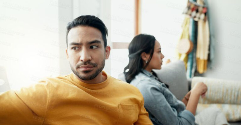 18 Signs He No Longer Loves You And Wants To Leave Your Life