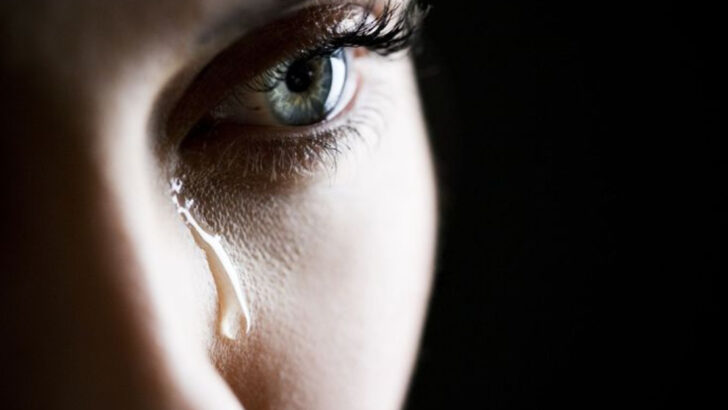 19 Reasons Why Women Who Cry Easily Are Quietly The Most Protected By The Universe, According To Philosophy