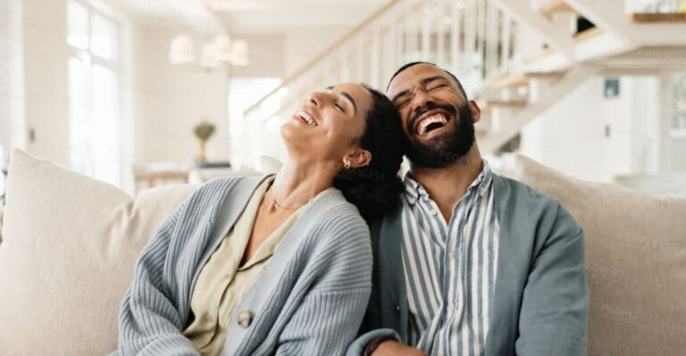 20 Simple Things Happy Couples Do Without Even Realizing It