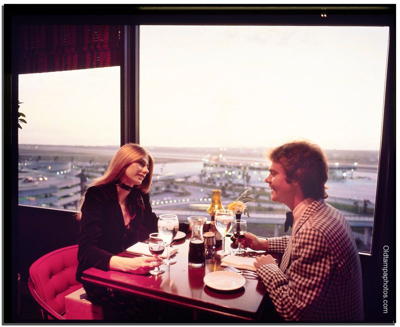 Pretend you’re not hungry on the first date