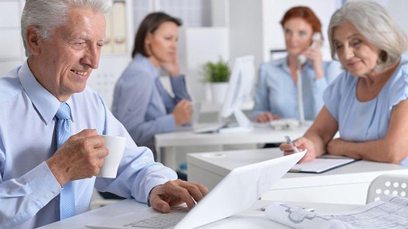 Entering the Job Market During Economic Booms