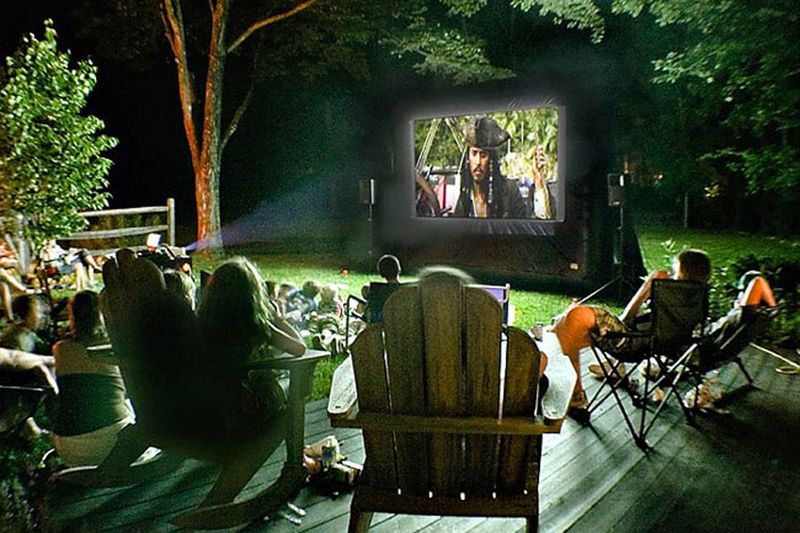 DIY Outdoor Movie Night