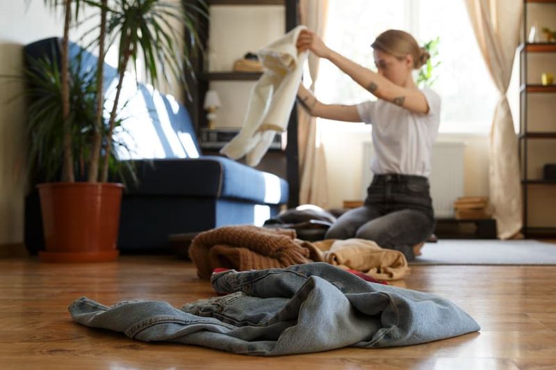 Small Spaces, Big Judgments: Minimalism or Mess?
