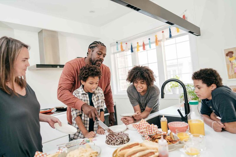 Planning family traditions together without hesitation
